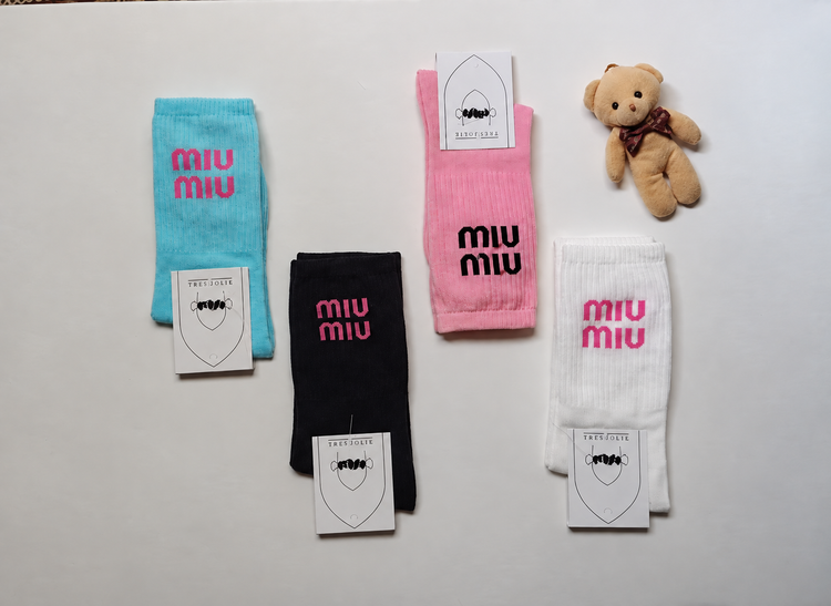 جوراب ساقدار مدل MIU MIU | جوراب فانتزی نخی رنگی استایل کرهای